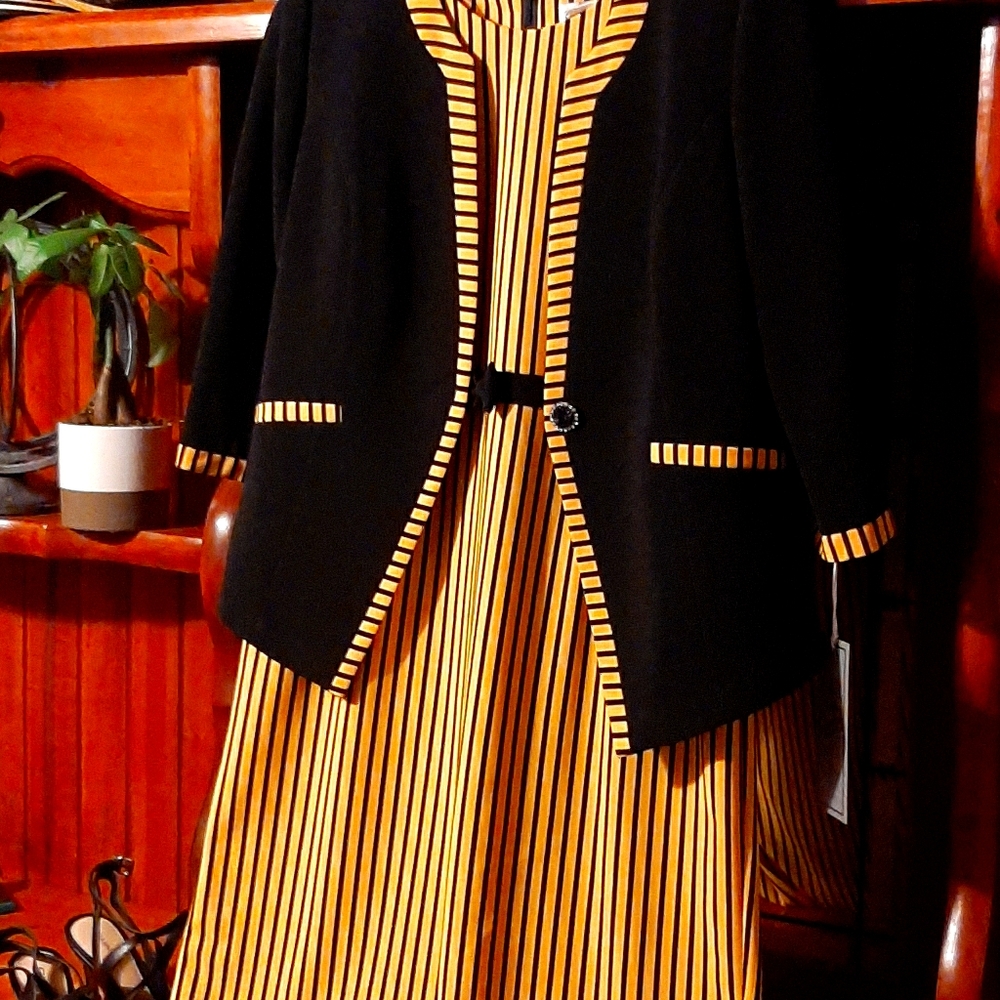 Tally Taylor's Blk/Mustsrd 2 piece suit